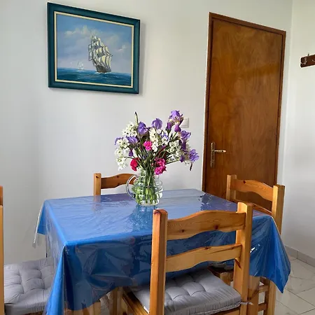 Lejlighed Family House Near Logaras