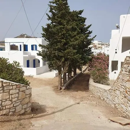 Apartment Family House Near Logaras